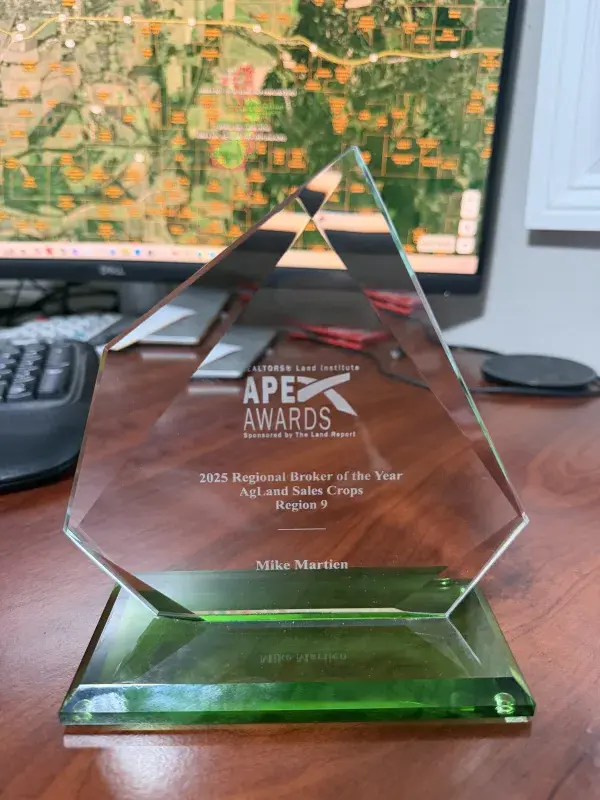 Land industry award earned by Mike Martien